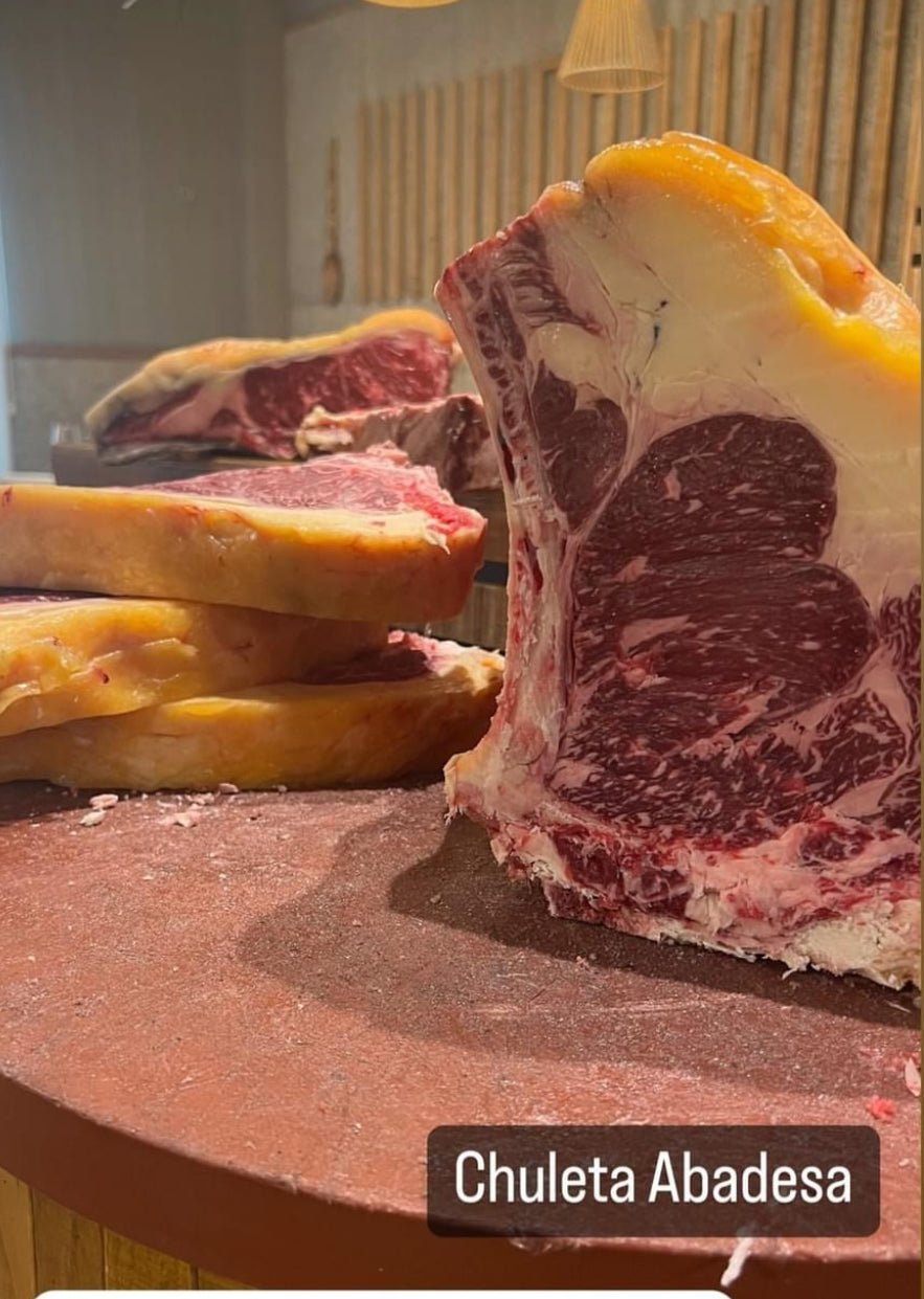 CHULETON VACA SIMMENTAL 45 DRY AGED (EDICION ESPECIAL HOSTELERIA) - BEEFMASTER MADRIDCHULETON VACA SIMMENTAL 45 DRY AGED (EDICION ESPECIAL HOSTELERIA)