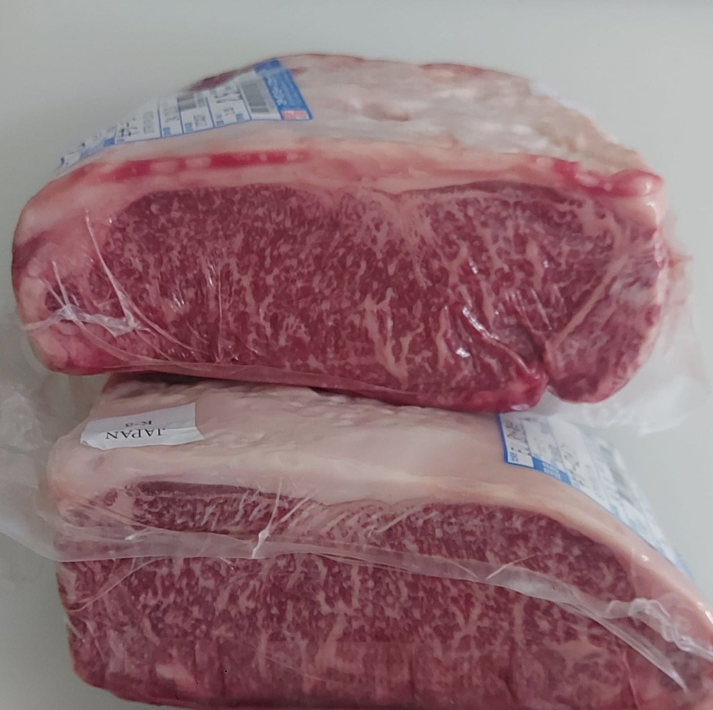 Lomo bajo de Wagyu Japonés A4 Kagoshima(piezas de 2,200 - 2,400 kg). aprox.“proveedor de carne premium para restaurantes”. - BEEFMASTER MADRIDLomo bajo de Wagyu Japonés A4 Kagoshima(piezas de 2,200 - 2,400 kg). aprox.“proveedor de carne premium para restaurantes”.